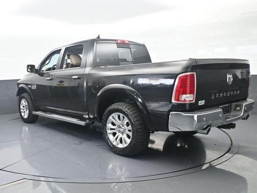 Brilliant Black Crystal Pearlcoat 2018 RAM 1500 Longhorn