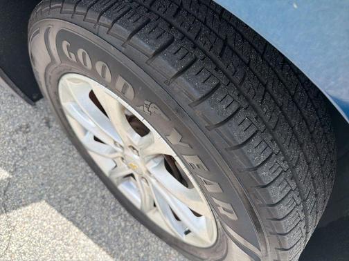 Pacific Blue Metallic 2019 Chevrolet Equinox 1LT