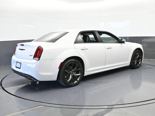 2023 Chrysler 300 Touring L