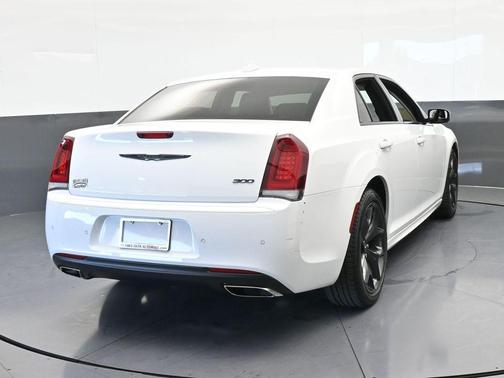 2023 Chrysler 300 Touring L
