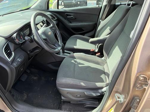 Sandy Ridge Metallic 2018 Chevrolet Trax LS