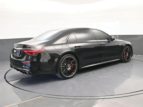 2025 Mercedes-Benz AMG S 63 E Base