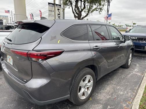 2024 Toyota Highlander LE