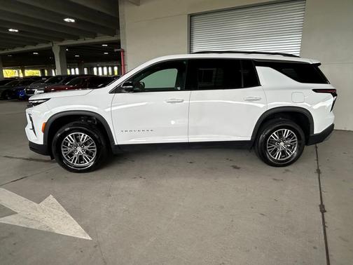Summit White 2024 Chevrolet Traverse LT