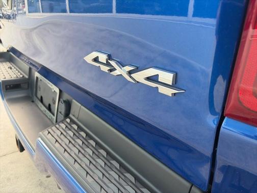 Blue Streak Pearlcoat 2019 RAM 1500 Big Horn