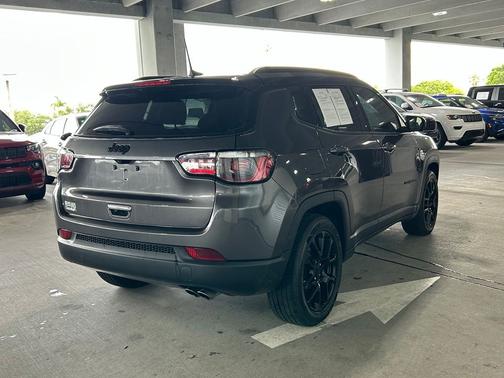Granite Crystal Metallic Clearcoat 2022 Jeep Compass Altitude