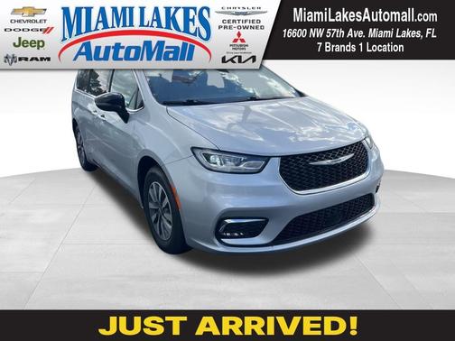 2024 Chrysler Pacifica Hybrid Select