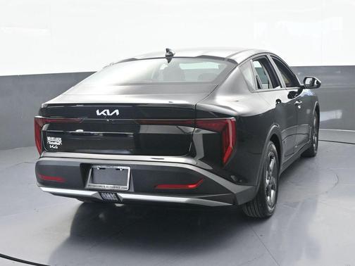 Aurora Black Pearl 2026 Kia K4 LXS