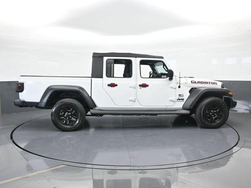 2022 Jeep Gladiator Sport