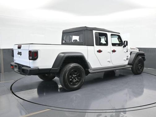 2022 Jeep Gladiator Sport