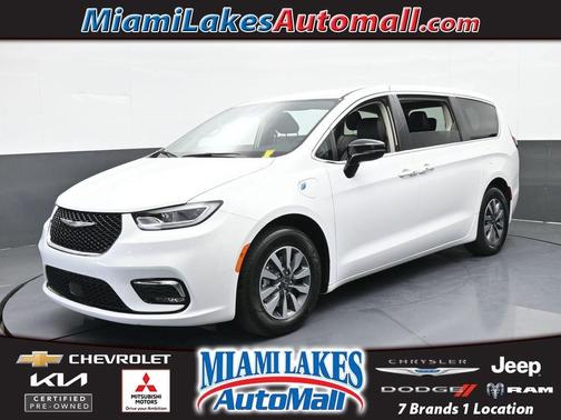 2024 Chrysler Pacifica Hybrid Select