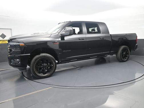 Diamond Black Crystal Pearlcoat 2026 RAM 3500 Laramie