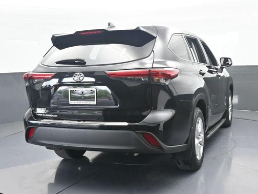 Midnight Black Metallic 2023 Toyota Highlander L