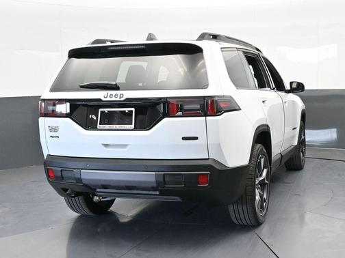 2026 Jeep Cherokee Overland