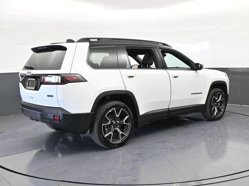 2026 Jeep Cherokee Overland