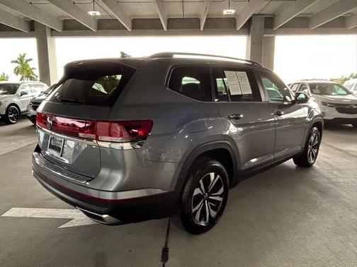 Platinum Gray Metallic 2024 Volkswagen Atlas 2.0T SE