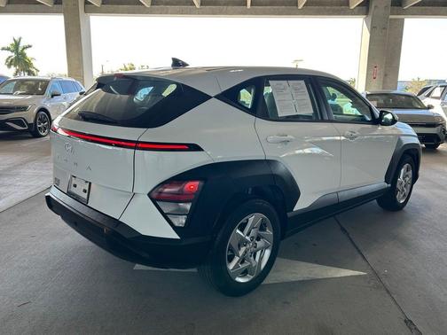 2024 Hyundai KONA SE