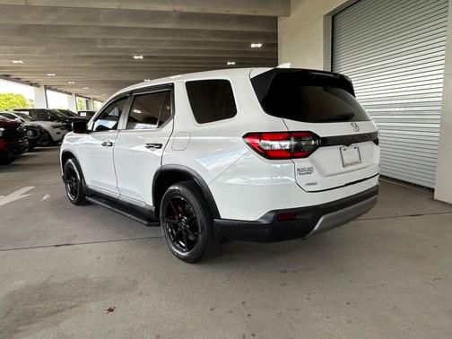 Platinum White Pearl 2024 Honda Pilot EX-L