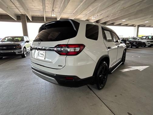 Platinum White Pearl 2024 Honda Pilot EX-L