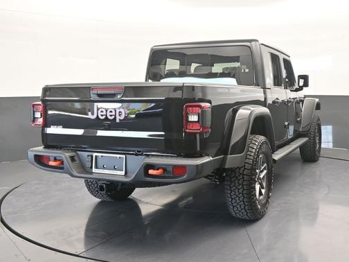 Black Clearcoat 2026 Jeep Gladiator Mojave