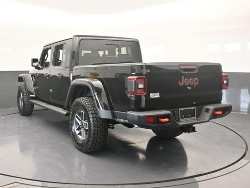 Black Clearcoat 2026 Jeep Gladiator Mojave