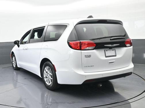 2026 Chrysler Voyager LX