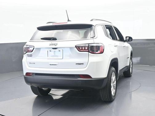 Bright White Clearcoat 2024 Jeep Compass Latitude