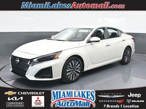 Pearl White Tricoat 2023 Nissan Altima 2.5 SV