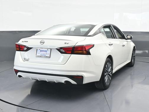 Pearl White Tricoat 2023 Nissan Altima 2.5 SV