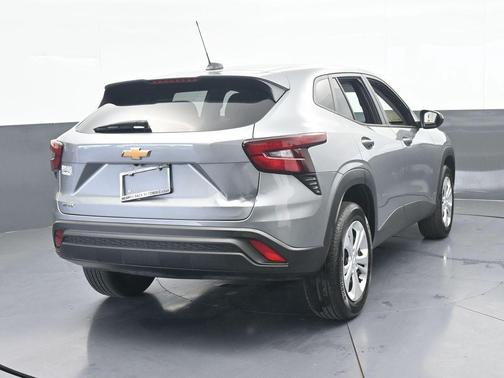 Sterling Gray Metallic 2025 Chevrolet Trax LS