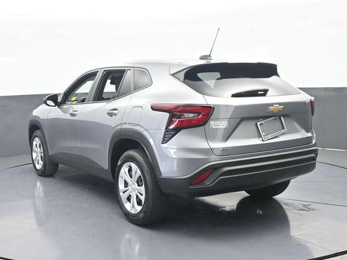 Sterling Gray Metallic 2025 Chevrolet Trax LS