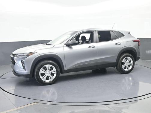 Sterling Gray Metallic 2025 Chevrolet Trax LS