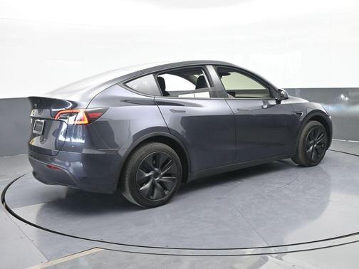2025 Tesla Model Y Long Range