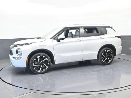 White Diamond 2022 Mitsubishi Outlander SEL