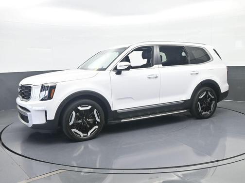 Glacial White Pearl 2024 Kia Telluride S