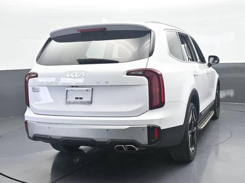 Glacial White Pearl 2024 Kia Telluride S