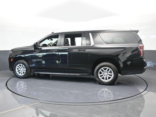 2023 Chevrolet Suburban LT
