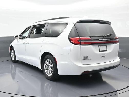 2022 Chrysler Pacifica Touring-L