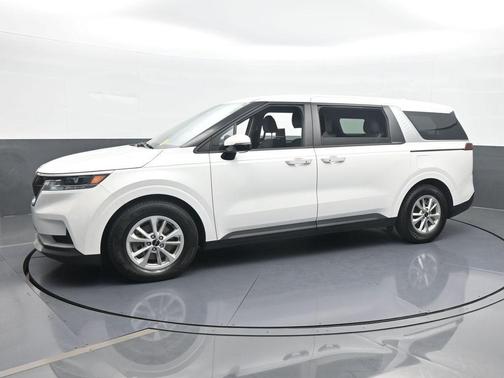 2022 Kia Carnival LX