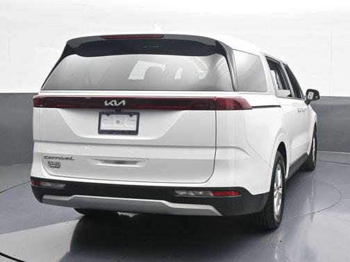 2022 Kia Carnival LX
