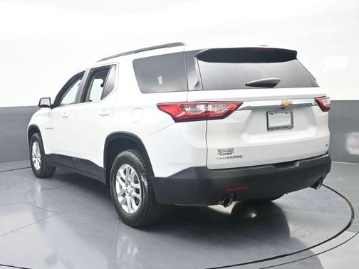 Iridescent Pearl Tricoat 2019 Chevrolet Traverse LT Cloth