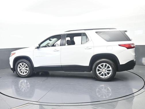 Iridescent Pearl Tricoat 2019 Chevrolet Traverse LT Cloth
