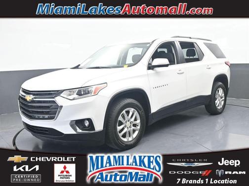 Iridescent Pearl Tricoat 2019 Chevrolet Traverse LT Cloth