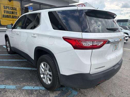 Iridescent Pearl Tricoat 2019 Chevrolet Traverse LT Cloth