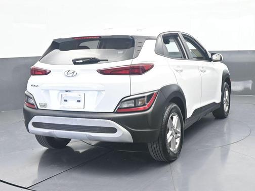 Lunar White 2022 Hyundai KONA SE