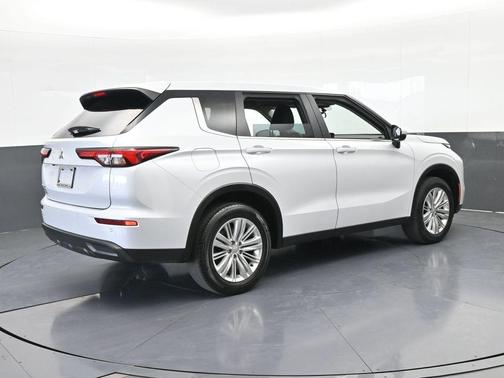 2023 Mitsubishi Outlander ES