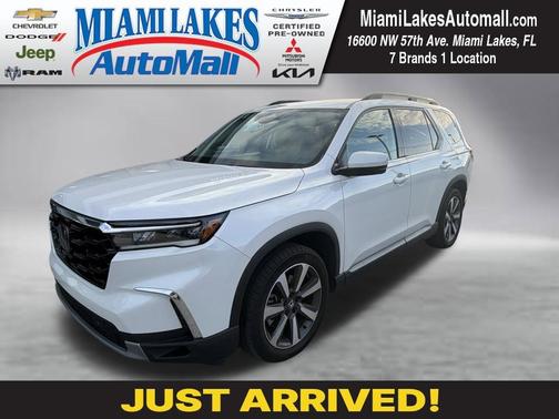 White 2024 Honda Pilot Touring