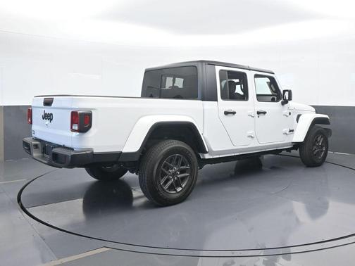 2024 Jeep Gladiator Sport