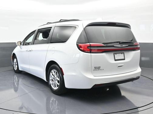 2022 Chrysler Pacifica Touring-L