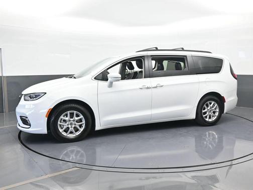 2022 Chrysler Pacifica Touring-L